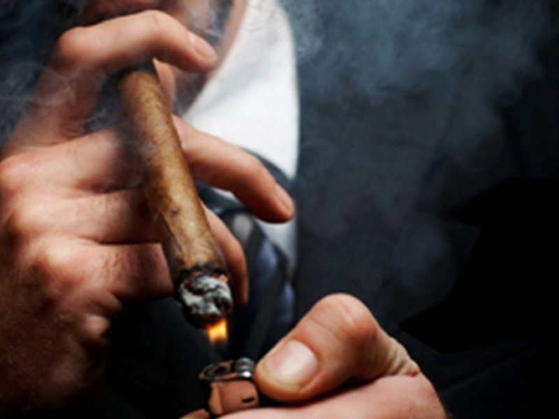 Điều chỉnh cách hút để xì gà không đắng